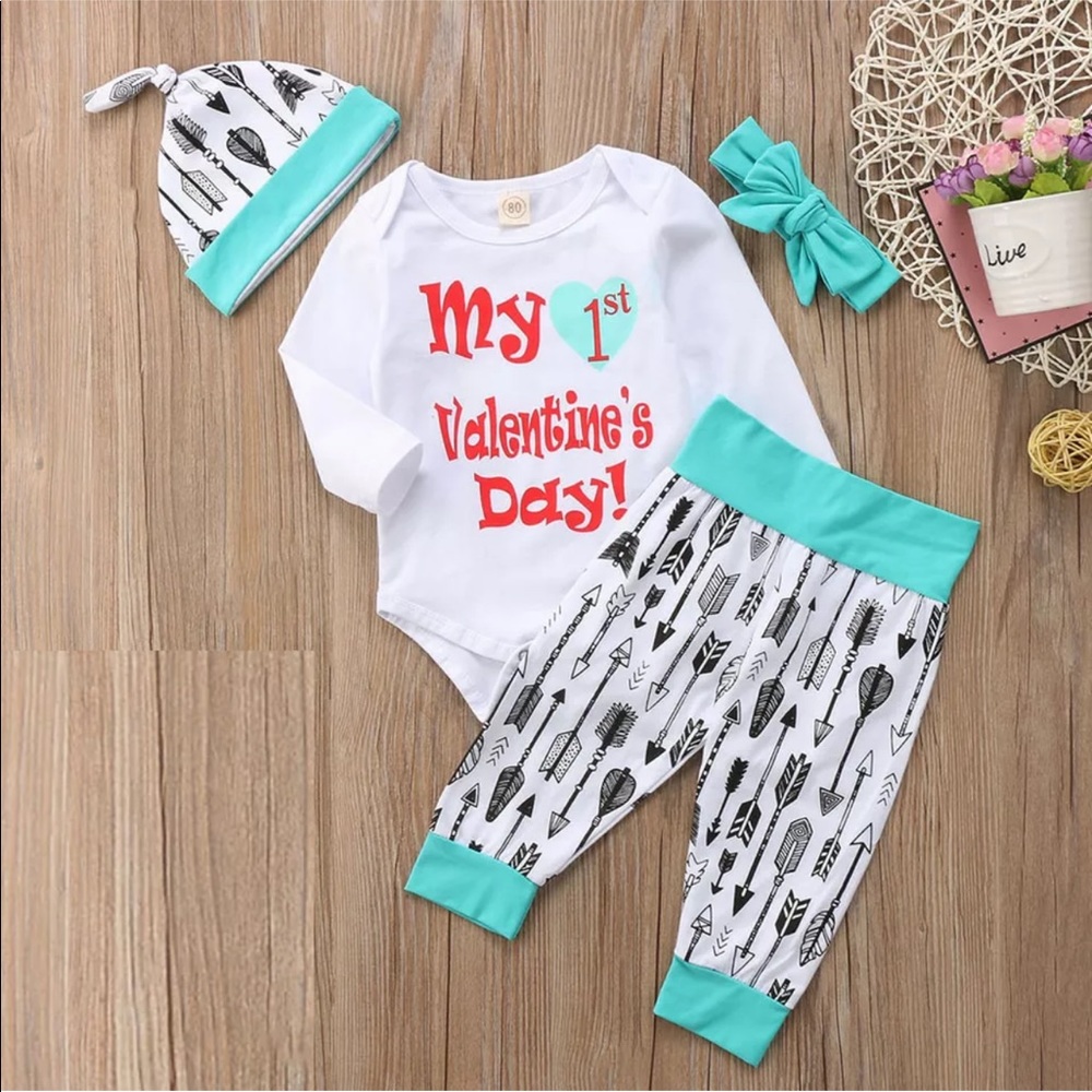NWT 4 pc outfit for babies